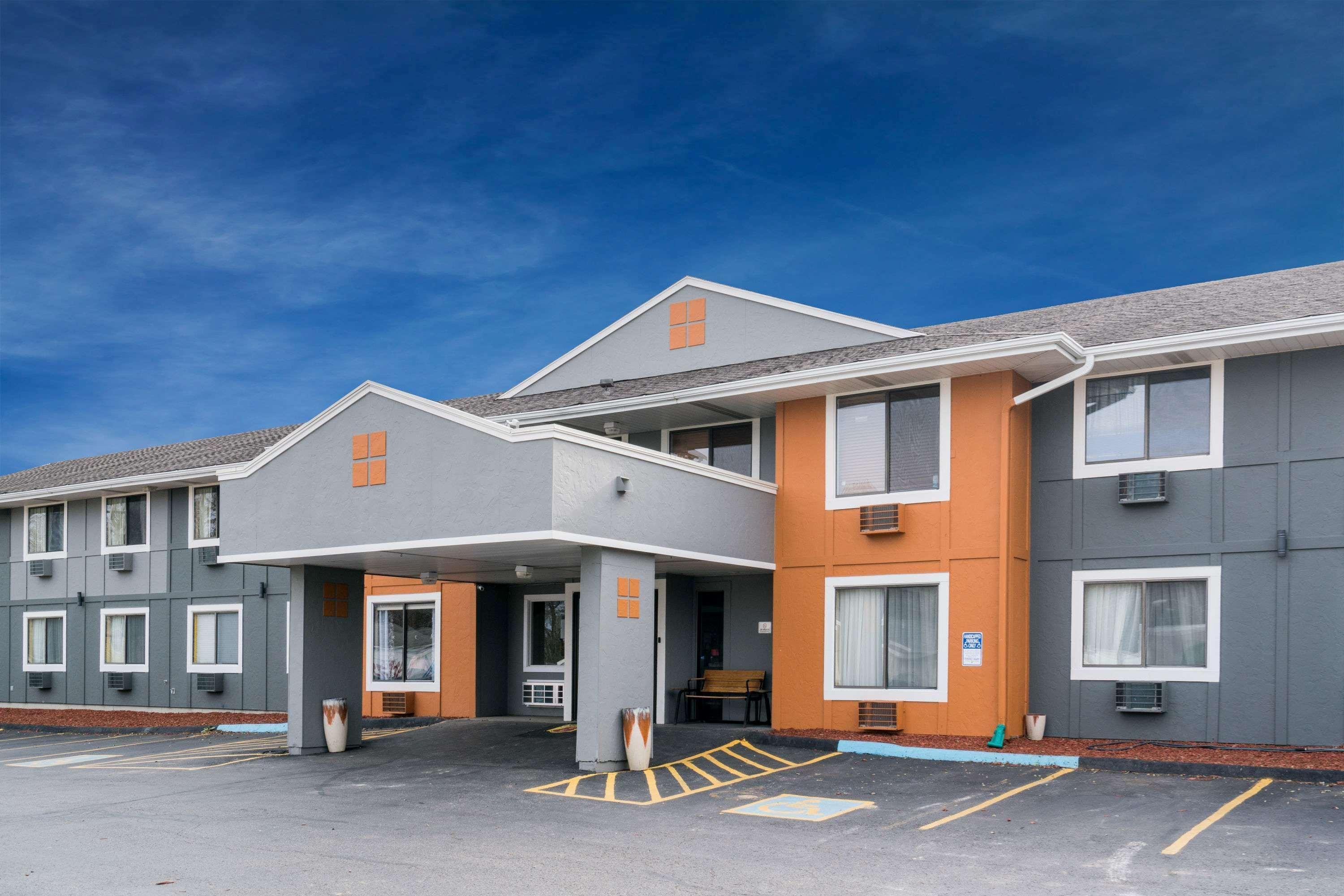 Super 8 By Wyndham Rochester Mayo Clinic Area Exterior photo