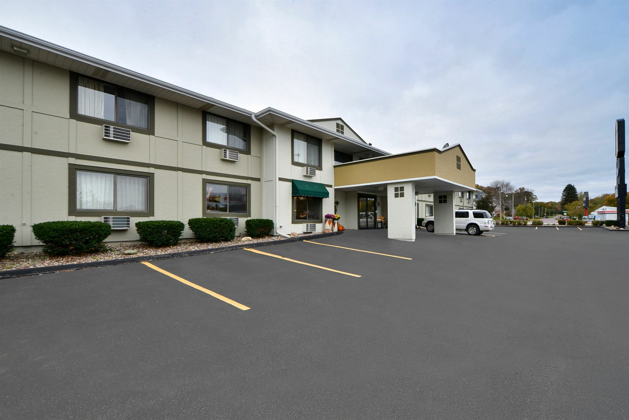 Super 8 By Wyndham Rochester Mayo Clinic Area Exterior photo